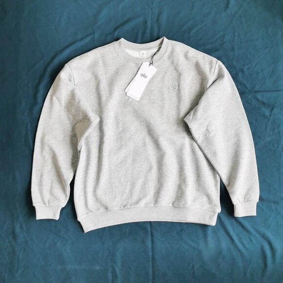 NWT Alo Yoga Crew Neck Pullover Athletic Heather Grey Size M - Picture 1 of 4